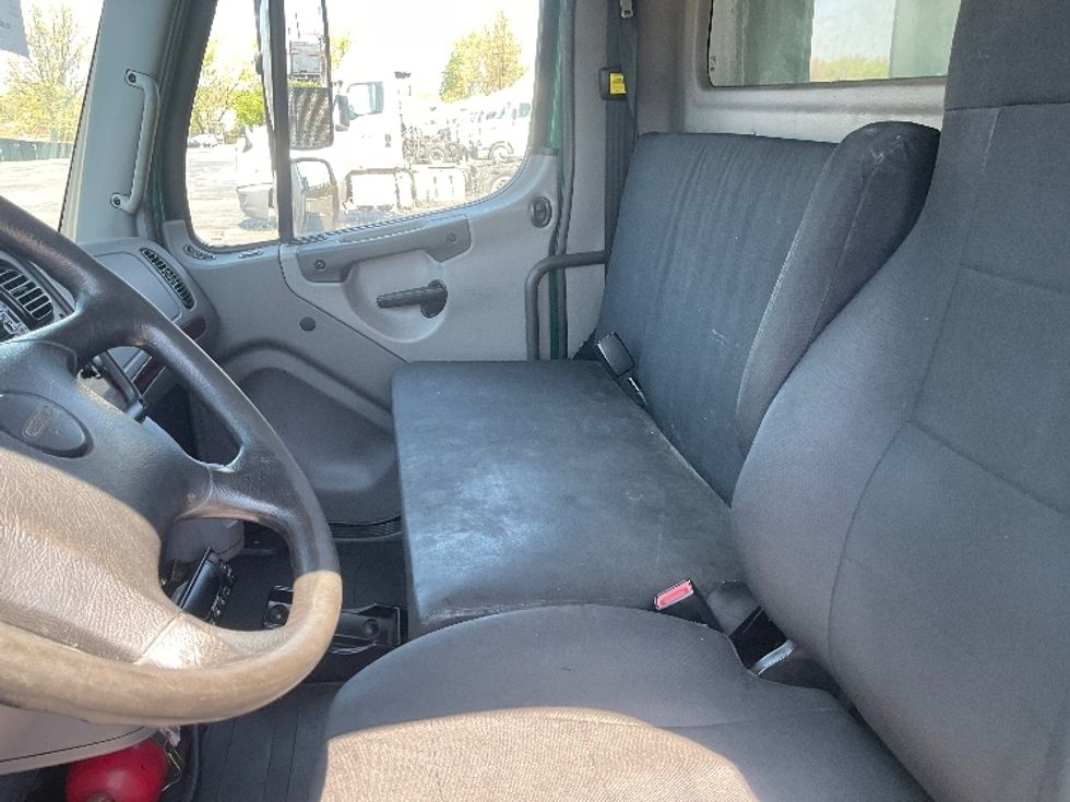 Refrigerated Truck-Light and Medium Duty Trucks-Freightliner-2019-M2-Akron-OH-278,371\n\t\tmiles-$ 33,000 - Image 19