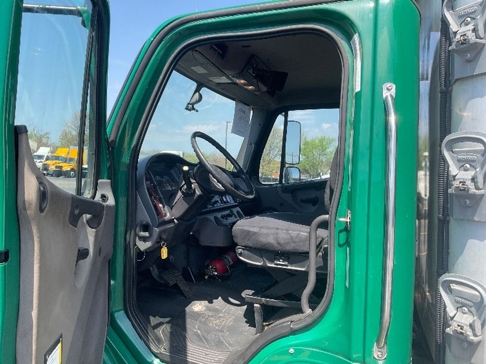 Refrigerated Truck-Light and Medium Duty Trucks-Freightliner-2019-M2-Akron-OH-284,917\n\t\tmiles-$ 32,250 - Image 15