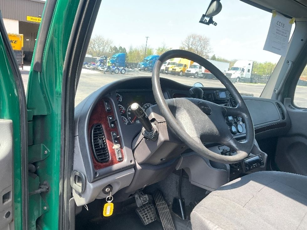 Refrigerated Truck-Light and Medium Duty Trucks-Freightliner-2019-M2-Akron-OH-284,917\n\t\tmiles-$ 32,250 - Image 16