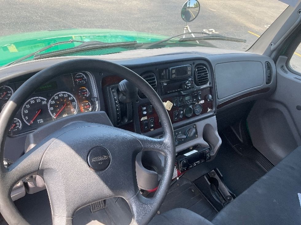 Refrigerated Truck-Light and Medium Duty Trucks-Freightliner-2019-M2-Akron-OH-284,917\n\t\tmiles-$ 32,250 - Image 17