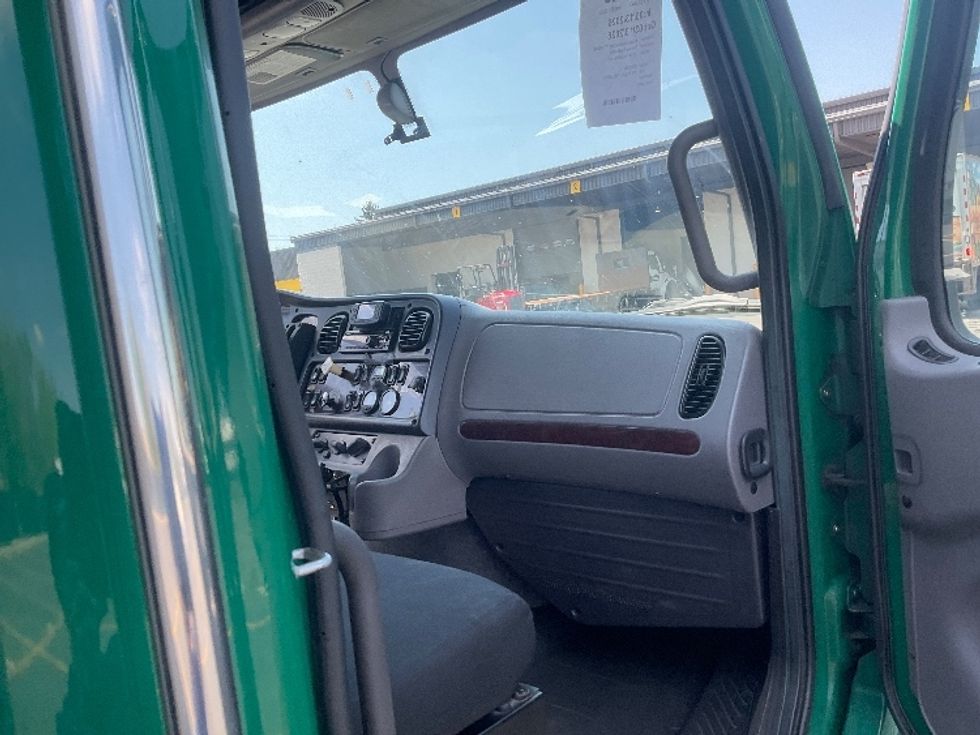 Refrigerated Truck-Light and Medium Duty Trucks-Freightliner-2019-M2-Akron-OH-284,917\n\t\tmiles-$ 32,250 - Image 20