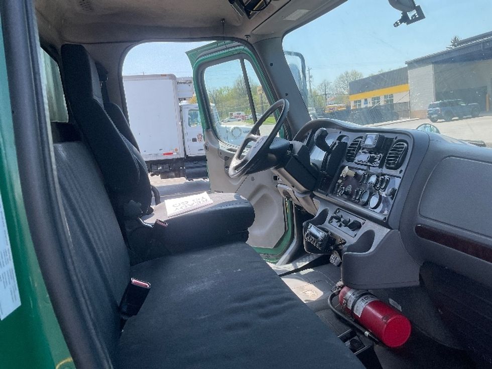 Refrigerated Truck-Light and Medium Duty Trucks-Freightliner-2019-M2-Akron-OH-284,917\n\t\tmiles-$ 32,250 - Image 21