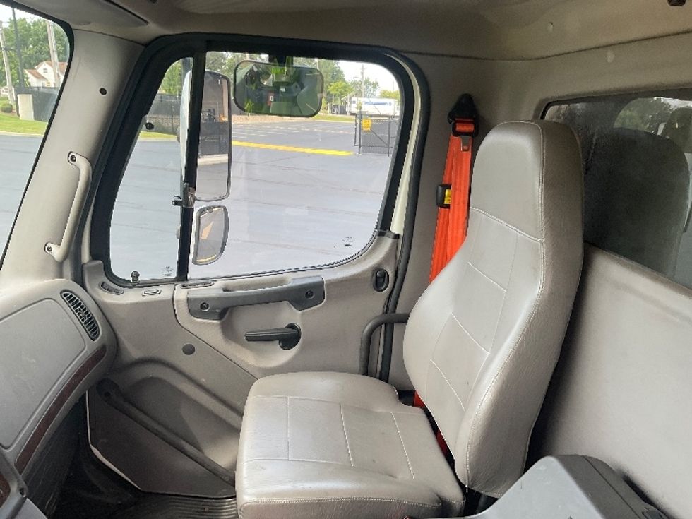 Refrigerated Truck-Light and Medium Duty Trucks-Freightliner-2019-M2-Akron-OH-334,460\n\t\tmiles-$ 34,250 - Image 19