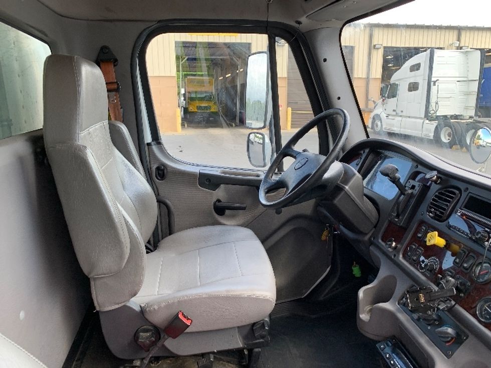 Refrigerated Truck-Light and Medium Duty Trucks-Freightliner-2019-M2-Alabaster-AL-216,261\n\t\tmiles-$ 45,250 - Image 22