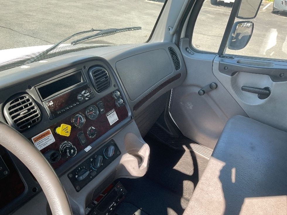 Refrigerated Truck-Light and Medium Duty Trucks-Freightliner-2019-M2-Albany-NY-148,083\n\t\tmiles-$ 53,000 - Image 19
