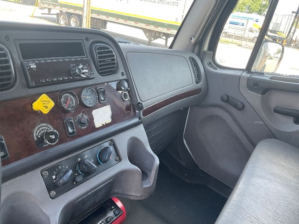 Refrigerated Truck-Light and Medium Duty Trucks-Freightliner-2019-M2-Albany-NY-192,503\n\t\tmiles-$ 51,250 - Image 19