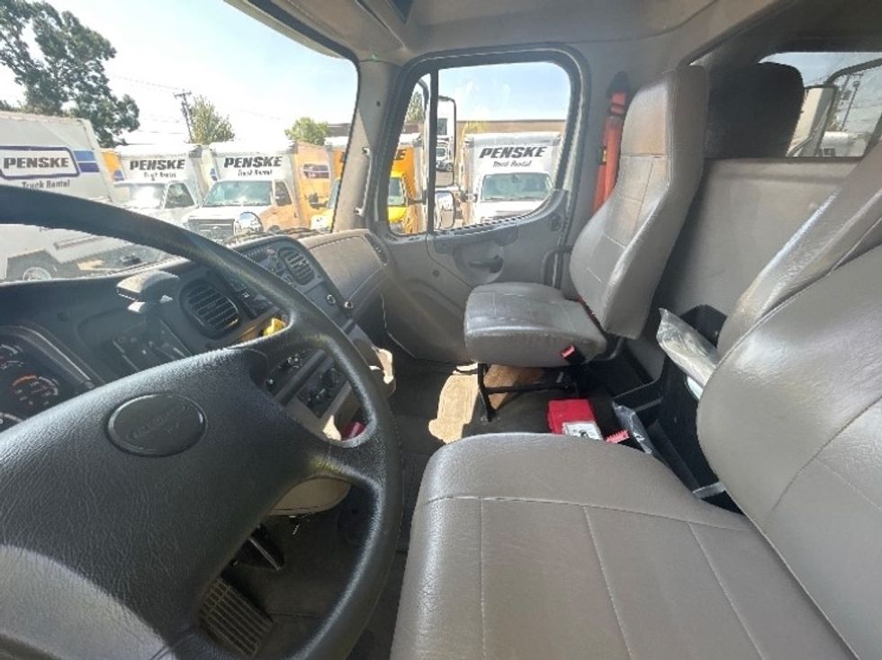 Refrigerated Truck-Light and Medium Duty Trucks-Freightliner-2019-M2-Alexandria-VA-242,965\n\t\tmiles-$ 37,750 - Image 15