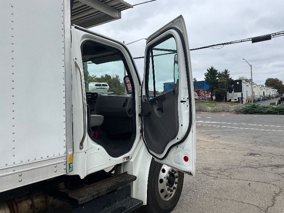 Refrigerated Truck-Light and Medium Duty Trucks-Freightliner-2019-M2-Alexandria-VA-243,874\n\t\tmiles-$ 33,750 - Image 18