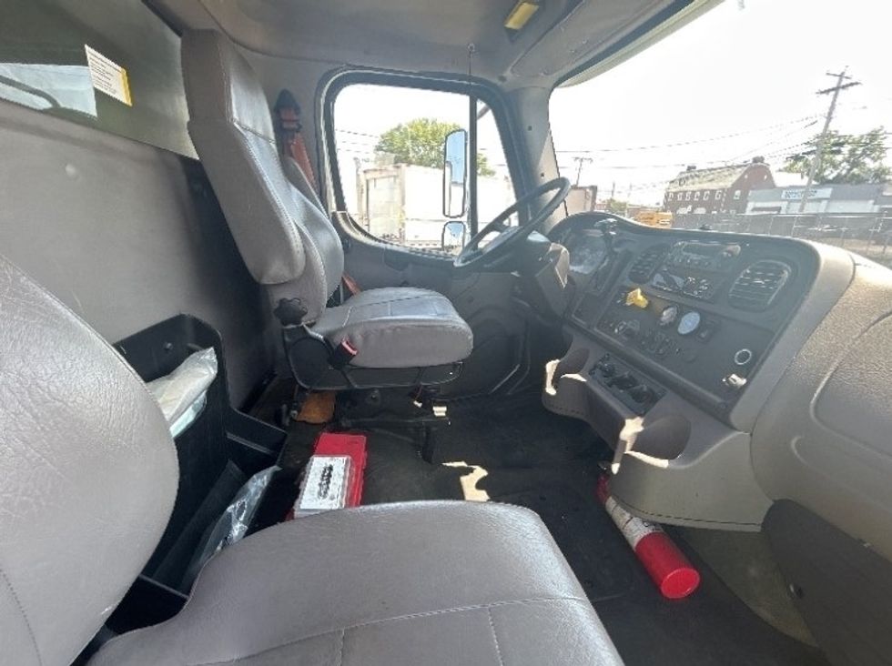 Refrigerated Truck-Light and Medium Duty Trucks-Freightliner-2019-M2-Alexandria-VA-243,874\n\t\tmiles-$ 33,750 - Image 20