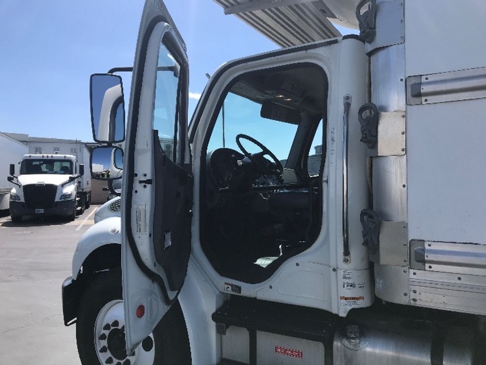 Refrigerated Truck-Light and Medium Duty Trucks-Freightliner-2019-M2-Anaheim-CA-158,289\n\t\tmiles-$ 65,000 - Image 16