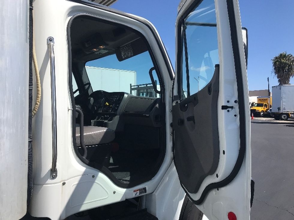 Refrigerated Truck-Light and Medium Duty Trucks-Freightliner-2019-M2-Anaheim-CA-158,289\n\t\tmiles-$ 65,000 - Image 20