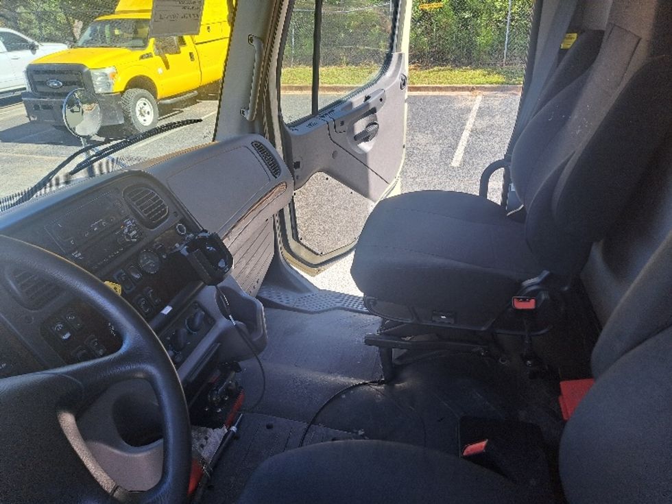 Refrigerated Truck-Light and Medium Duty Trucks-Freightliner-2019-M2-Atlanta-GA-117,456\n\t\tmiles-$ 57,750 - Image 18