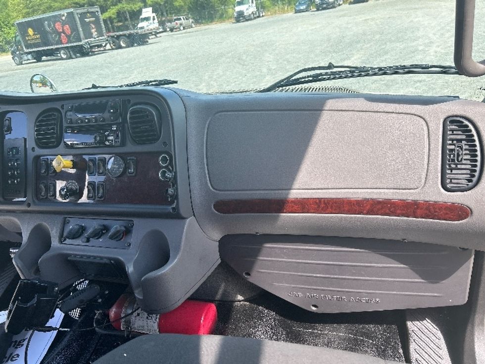 Refrigerated Truck-Light and Medium Duty Trucks-Freightliner-2019-M2-Atlanta-GA-127,263\n\t\tmiles-$ 56,000 - Image 20