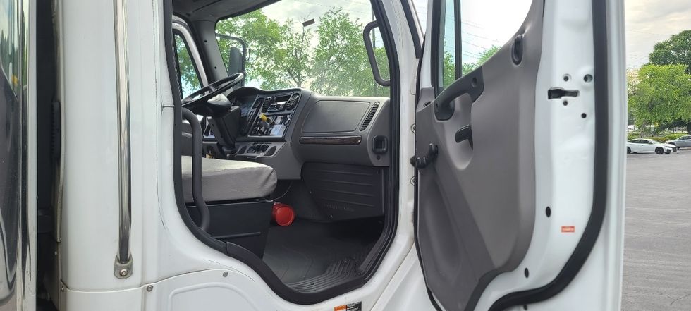 Refrigerated Truck-Light and Medium Duty Trucks-Freightliner-2019-M2-Atlanta-GA-143,843\n\t\tmiles-$ 60,250 - Image 20