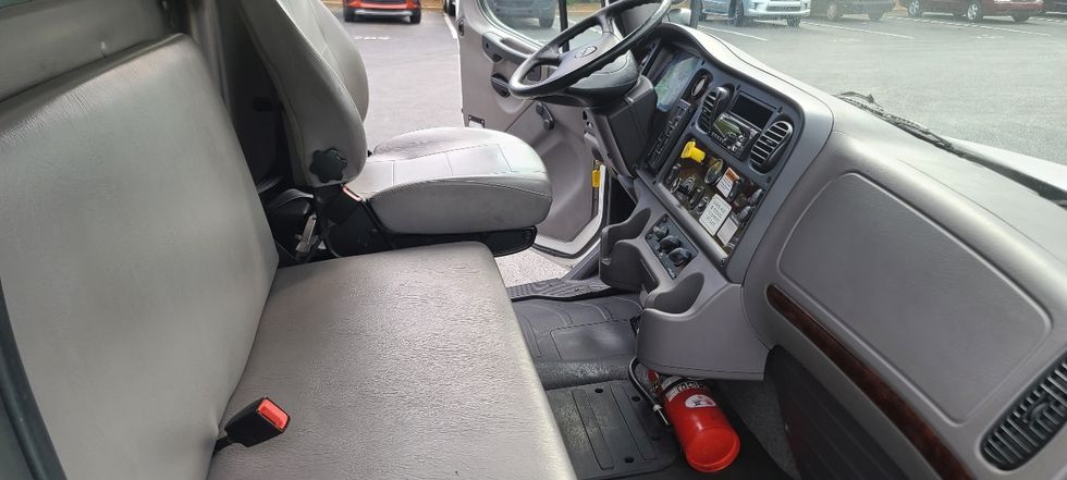 Refrigerated Truck-Light and Medium Duty Trucks-Freightliner-2019-M2-Atlanta-GA-143,843\n\t\tmiles-$ 60,250 - Image 22