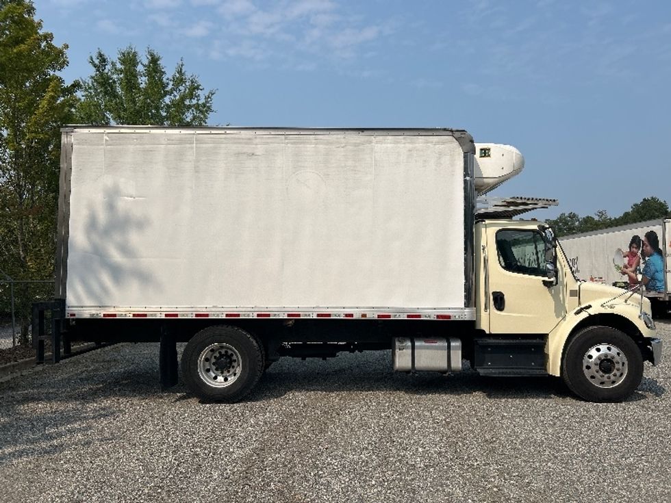 Refrigerated Truck-Light and Medium Duty Trucks-Freightliner-2019-M2-Atlanta-GA-183,677\n\t\tmiles-$ 47,500 - Image 14