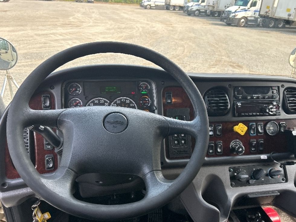 Refrigerated Truck-Light and Medium Duty Trucks-Freightliner-2019-M2-Atlanta-GA-183,677\n\t\tmiles-$ 47,500 - Image 17