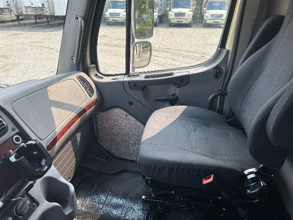 Refrigerated Truck-Light and Medium Duty Trucks-Freightliner-2019-M2-Atlanta-GA-183,677\n\t\tmiles-$ 47,500 - Image 18