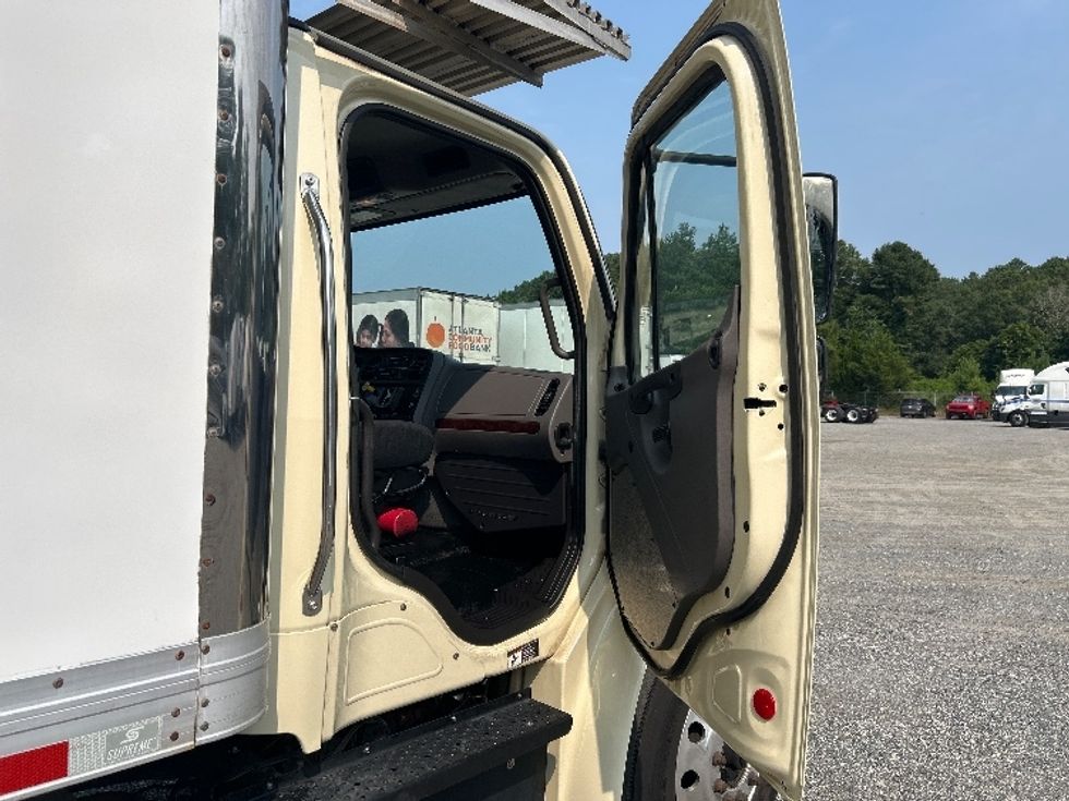 Refrigerated Truck-Light and Medium Duty Trucks-Freightliner-2019-M2-Atlanta-GA-183,677\n\t\tmiles-$ 47,500 - Image 19