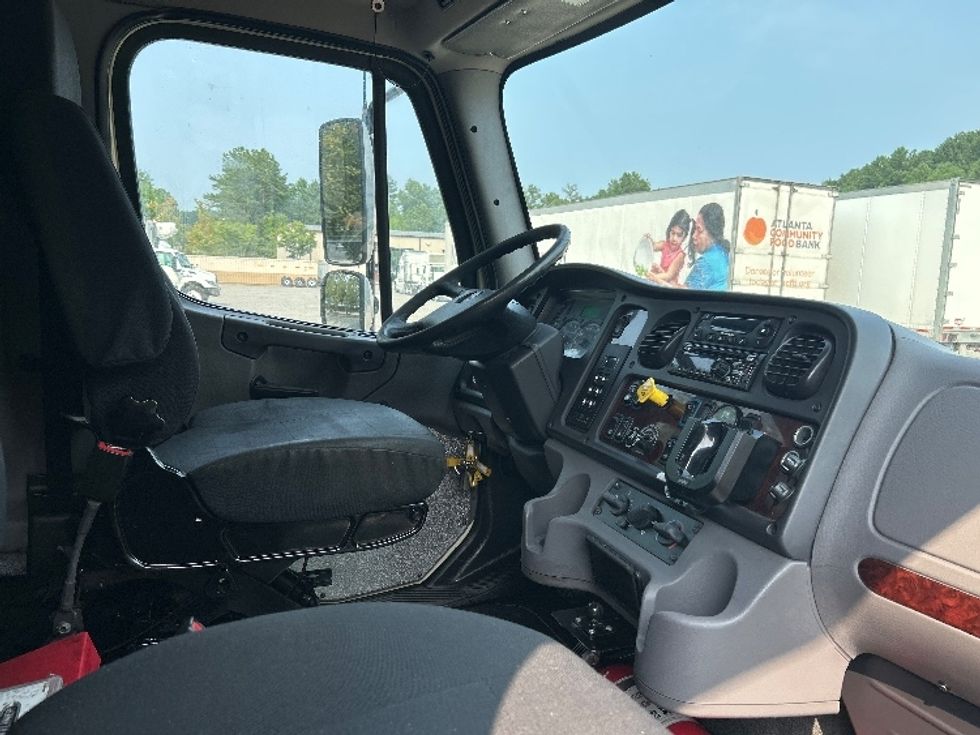 Refrigerated Truck-Light and Medium Duty Trucks-Freightliner-2019-M2-Atlanta-GA-183,677\n\t\tmiles-$ 47,500 - Image 21