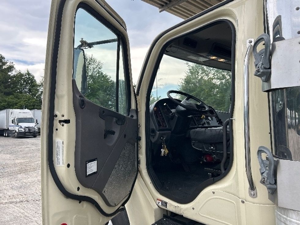 Refrigerated Truck-Light and Medium Duty Trucks-Freightliner-2019-M2-Atlanta-GA-202,233\n\t\tmiles-$ 40,000 - Image 15
