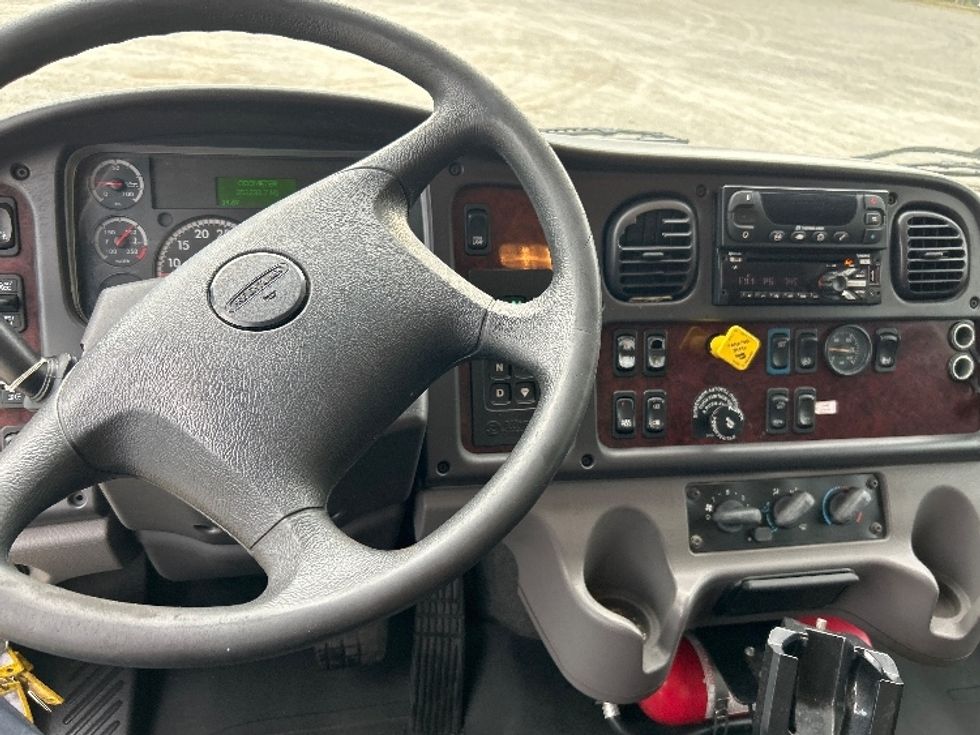 Refrigerated Truck-Light and Medium Duty Trucks-Freightliner-2019-M2-Atlanta-GA-202,233\n\t\tmiles-$ 40,000 - Image 17