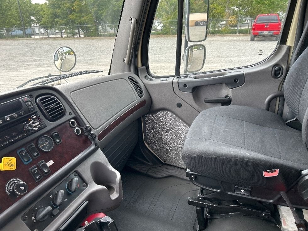 Refrigerated Truck-Light and Medium Duty Trucks-Freightliner-2019-M2-Atlanta-GA-202,233\n\t\tmiles-$ 40,000 - Image 18