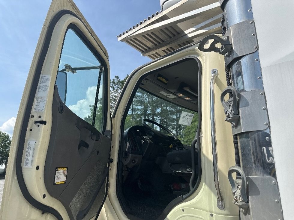 Refrigerated Truck-Light and Medium Duty Trucks-Freightliner-2019-M2-Atlanta-GA-237,453\n\t\tmiles-$ 42,750 - Image 16