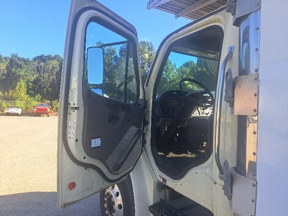 Refrigerated Truck-Light and Medium Duty Trucks-Freightliner-2019-M2-Atlanta-GA-258,270\n\t\tmiles-$ 34,500 - Image 15
