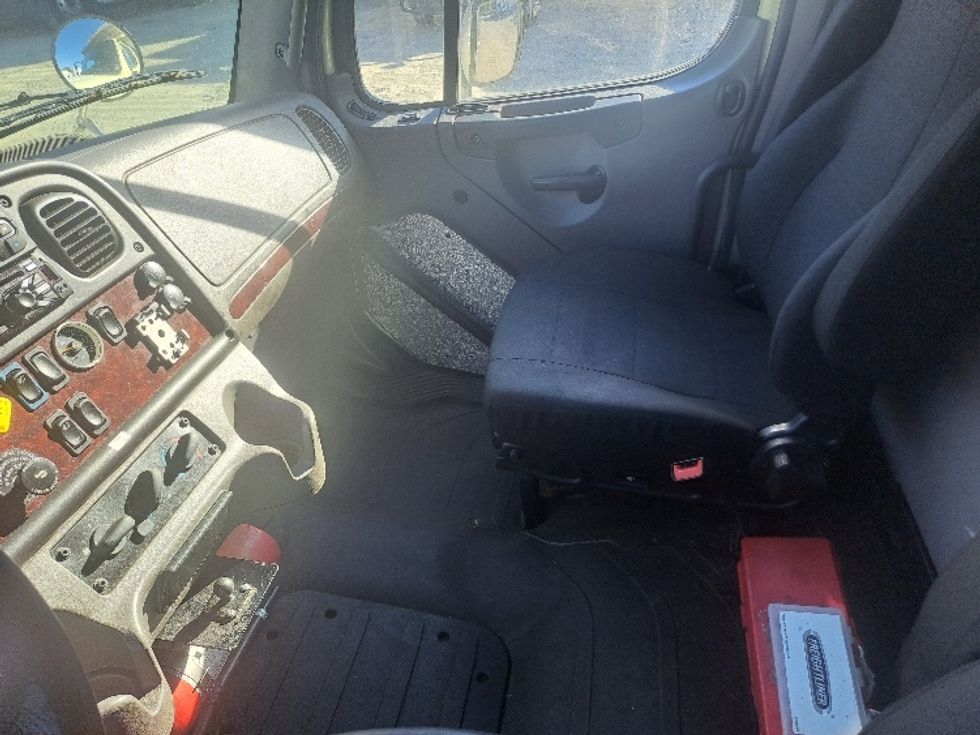 Refrigerated Truck-Light and Medium Duty Trucks-Freightliner-2019-M2-Atlanta-GA-258,270\n\t\tmiles-$ 34,500 - Image 17