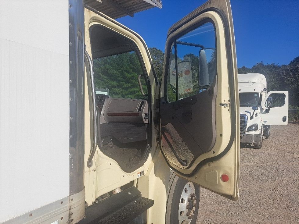 Refrigerated Truck-Light and Medium Duty Trucks-Freightliner-2019-M2-Atlanta-GA-258,270\n\t\tmiles-$ 34,500 - Image 18
