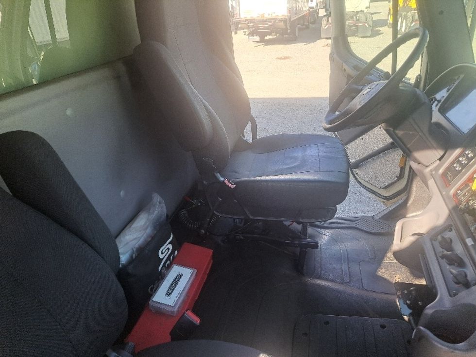 Refrigerated Truck-Light and Medium Duty Trucks-Freightliner-2019-M2-Atlanta-GA-258,270\n\t\tmiles-$ 34,500 - Image 20