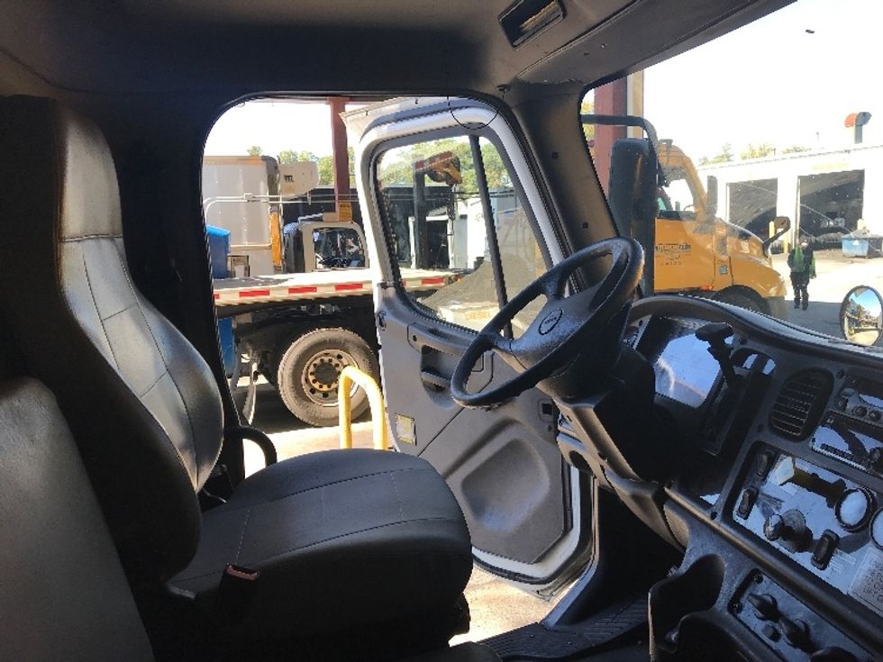 Refrigerated Truck-Light and Medium Duty Trucks-Freightliner-2019-M2-Auburn-MA-245,211\n\t\tmiles-$ 45,750 - Image 22