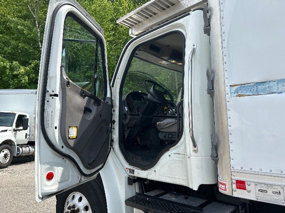 Refrigerated Truck-Light and Medium Duty Trucks-Freightliner-2019-M2-Auburn-MA-261,163\n\t\tmiles-$ 48,500 - Image 16