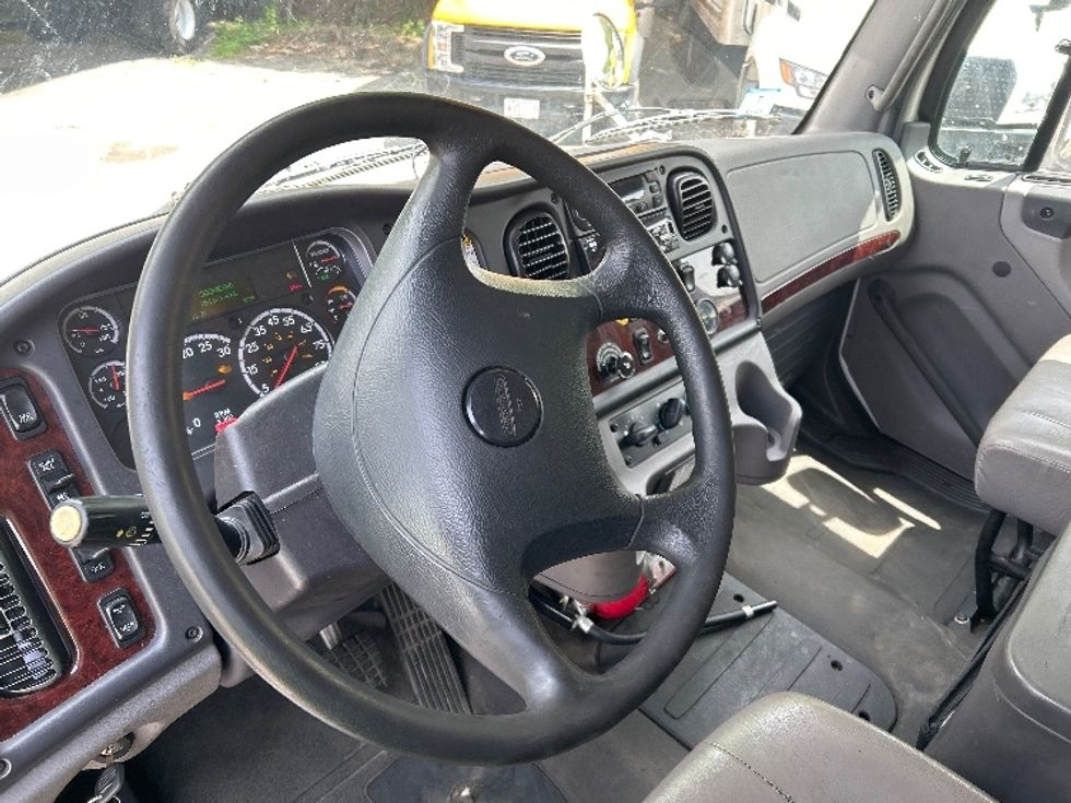 Refrigerated Truck-Light and Medium Duty Trucks-Freightliner-2019-M2-Auburn-MA-261,163\n\t\tmiles-$ 48,500 - Image 17