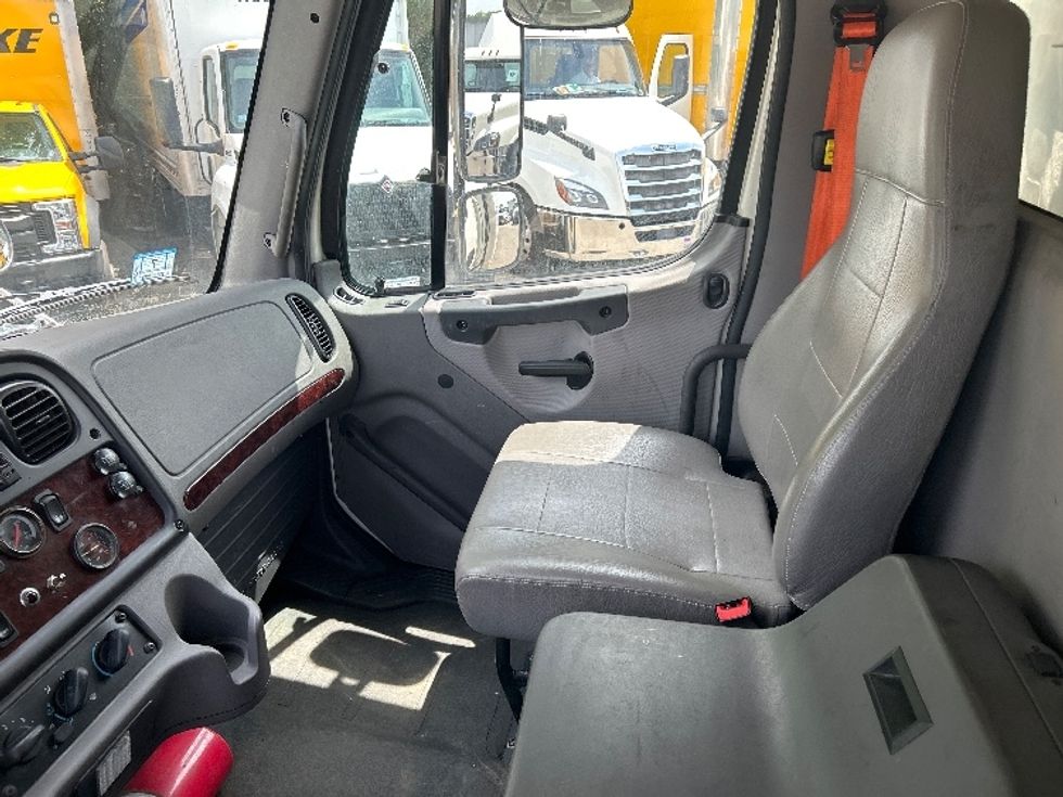 Refrigerated Truck-Light and Medium Duty Trucks-Freightliner-2019-M2-Auburn-MA-261,163\n\t\tmiles-$ 48,500 - Image 19