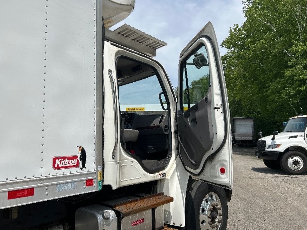 Refrigerated Truck-Light and Medium Duty Trucks-Freightliner-2019-M2-Auburn-MA-261,163\n\t\tmiles-$ 48,500 - Image 20