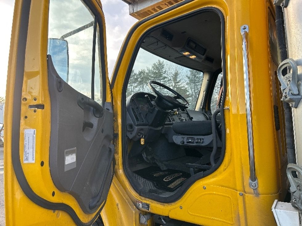 Refrigerated Truck-Light and Medium Duty Trucks-Freightliner-2019-M2-Auburn-ME-256,550\n\t\tmiles-$ 29,000 - Image 15