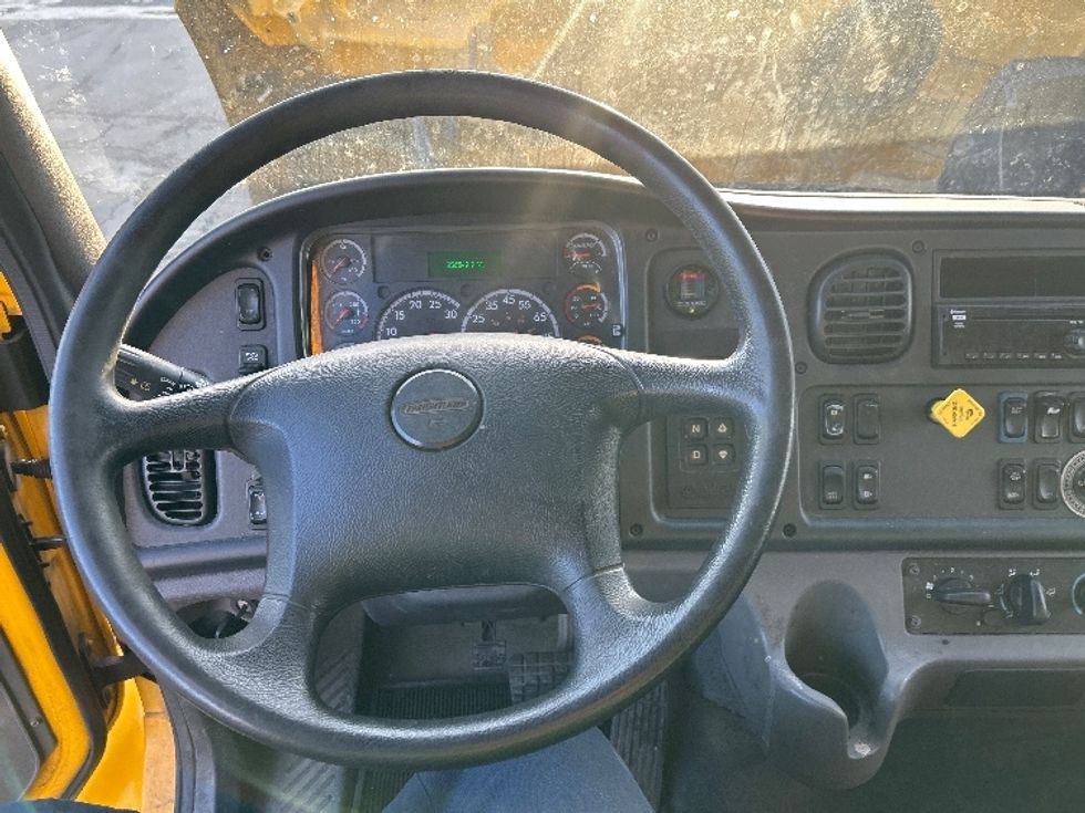 Refrigerated Truck-Light and Medium Duty Trucks-Freightliner-2019-M2-Auburn-ME-256,550\n\t\tmiles-$ 29,000 - Image 17