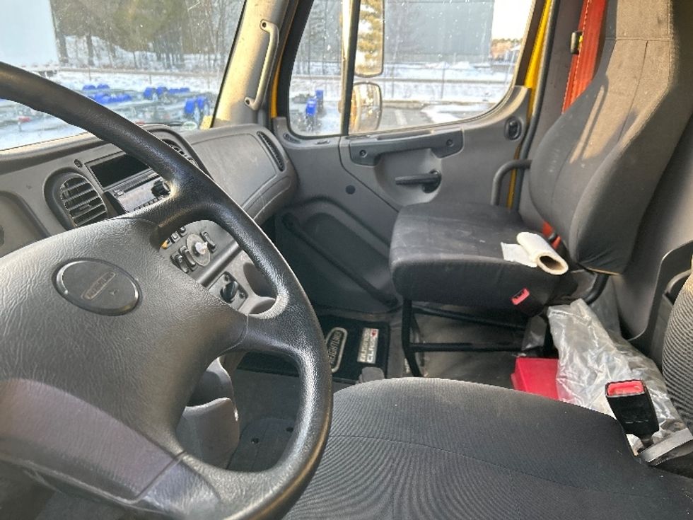 Refrigerated Truck-Light and Medium Duty Trucks-Freightliner-2019-M2-Auburn-ME-256,550\n\t\tmiles-$ 29,000 - Image 18