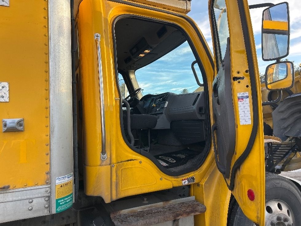 Refrigerated Truck-Light and Medium Duty Trucks-Freightliner-2019-M2-Auburn-ME-256,550\n\t\tmiles-$ 29,000 - Image 19