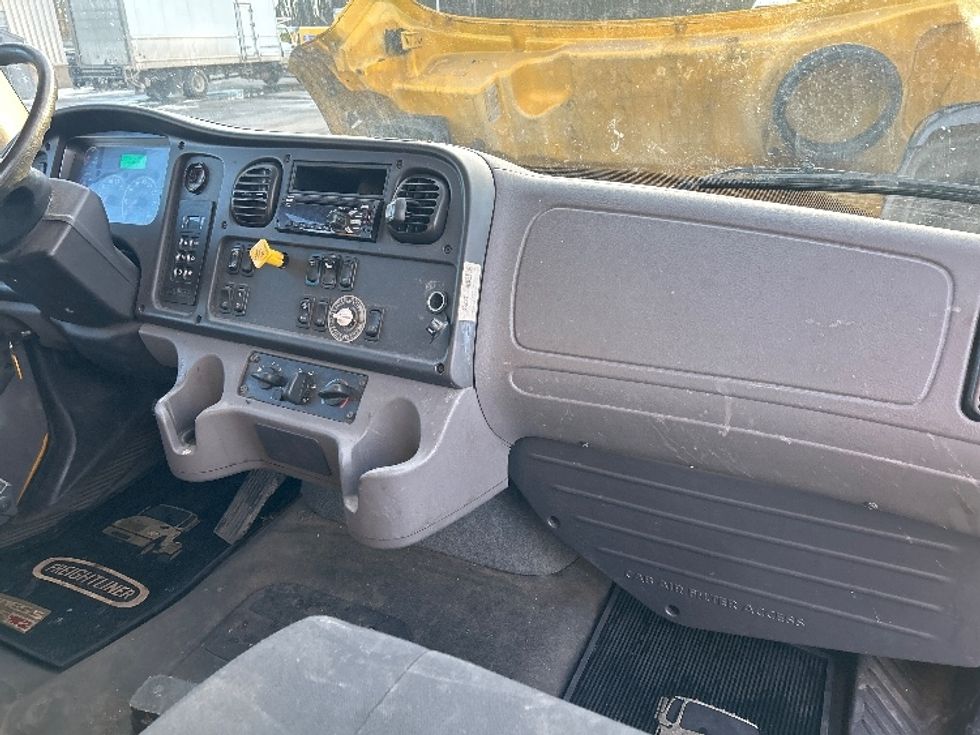 Refrigerated Truck-Light and Medium Duty Trucks-Freightliner-2019-M2-Auburn-ME-256,550\n\t\tmiles-$ 29,000 - Image 20