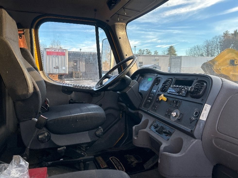 Refrigerated Truck-Light and Medium Duty Trucks-Freightliner-2019-M2-Auburn-ME-256,550\n\t\tmiles-$ 29,000 - Image 21