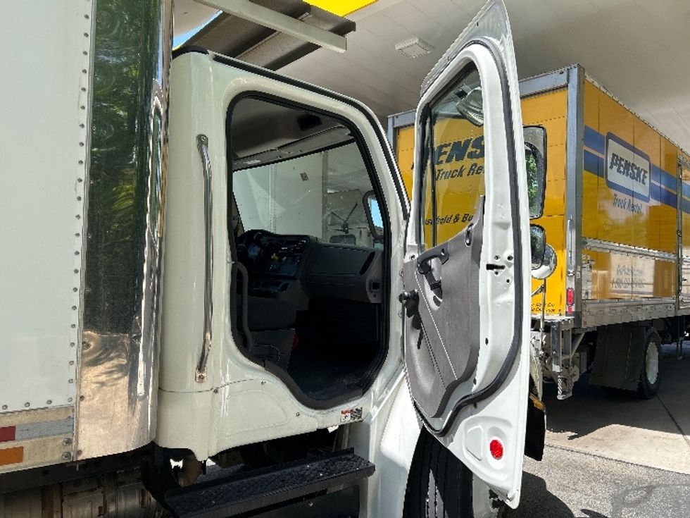 Refrigerated Truck-Light and Medium Duty Trucks-Freightliner-2019-M2-Austin-TX-227,297\n\t\tmiles-$ 54,250 - Image 20