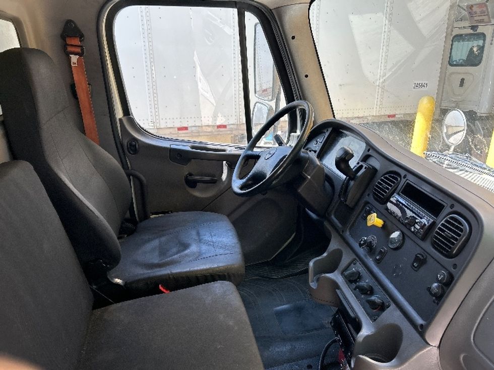 Refrigerated Truck-Light and Medium Duty Trucks-Freightliner-2019-M2-Austin-TX-227,297\n\t\tmiles-$ 54,250 - Image 22