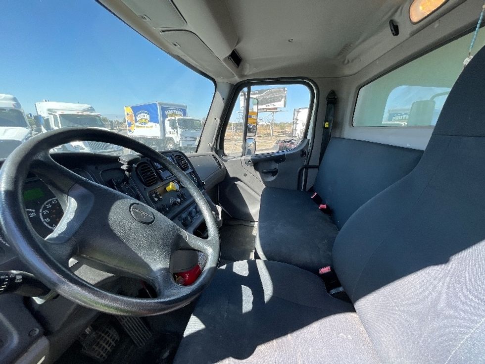 Refrigerated Truck-Light and Medium Duty Trucks-Freightliner-2019-M2-Bakersfield-CA-194,064\n\t\tmiles-$ 56,500 - Image 19