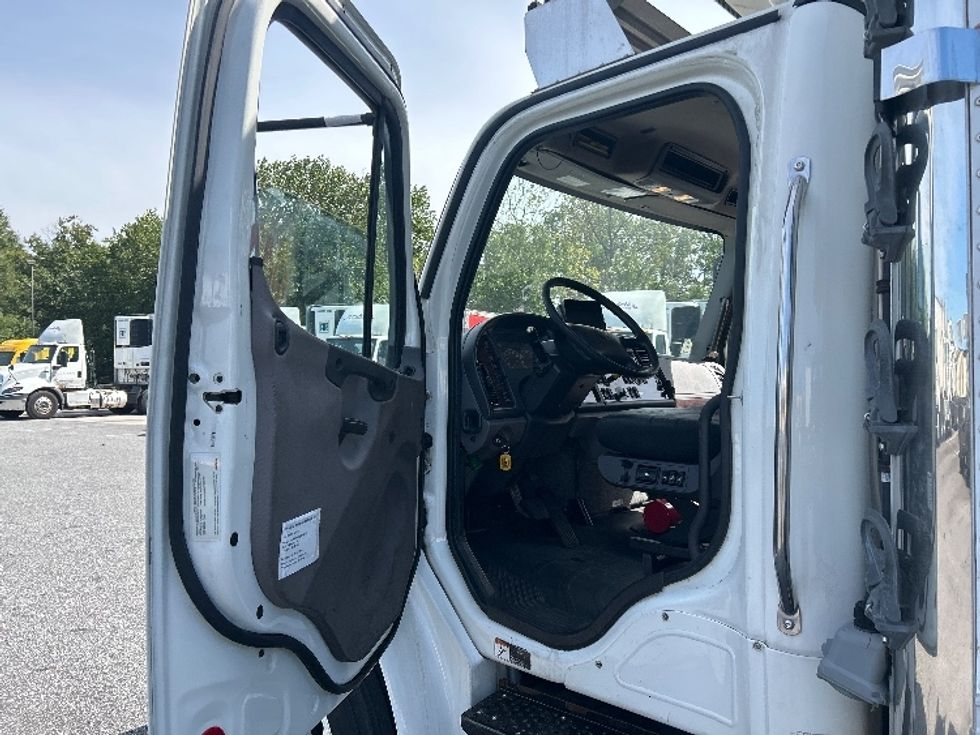 Refrigerated Truck-Light and Medium Duty Trucks-Freightliner-2019-M2-Belcamp-MD-237,902\n\t\tmiles-$ 41,500 - Image 16