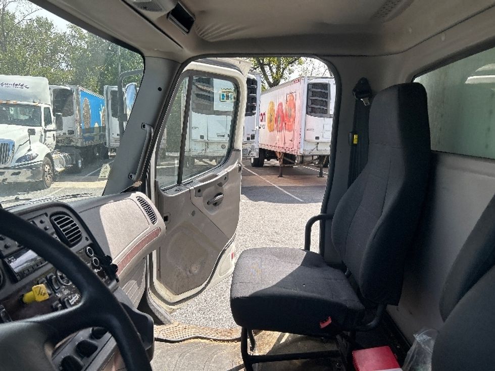 Refrigerated Truck-Light and Medium Duty Trucks-Freightliner-2019-M2-Belcamp-MD-237,902\n\t\tmiles-$ 41,500 - Image 19