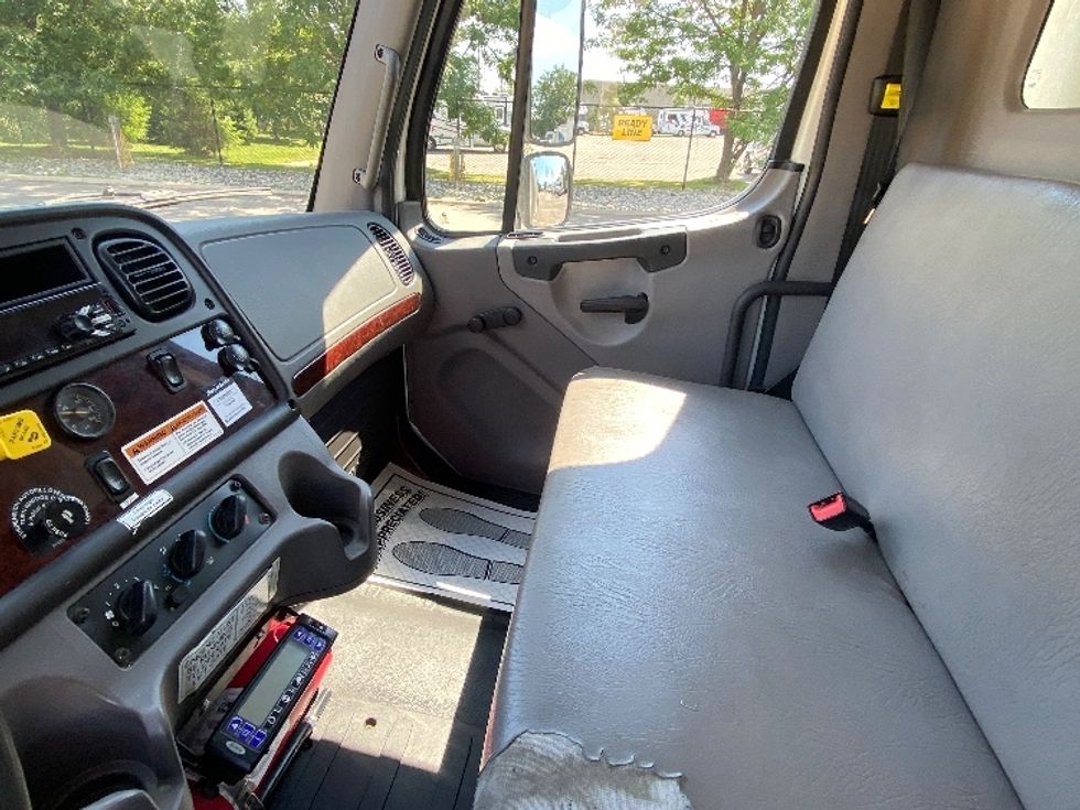Refrigerated Truck-Light and Medium Duty Trucks-Freightliner-2019-M2-Belleville-ON-273,476\n\t\tkm-$ 67,000 - Image 19
