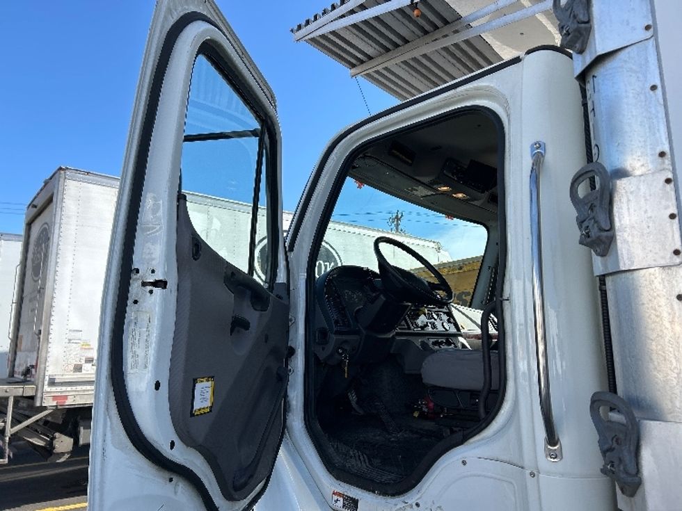 Refrigerated Truck-Light and Medium Duty Trucks-Freightliner-2019-M2-Braintree-MA-110,592\n\t\tmiles-$ 69,500 - Image 16
